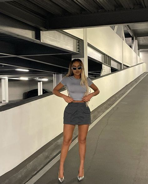 Grey Cargo Skirt, Cargo Skirt Outfit, Instagram Feed Ideas, Cargo Skirt, Skirt Fits, Skirt Outfit, Going Out Outfits, Fashion Poses, Fall Winter Outfits