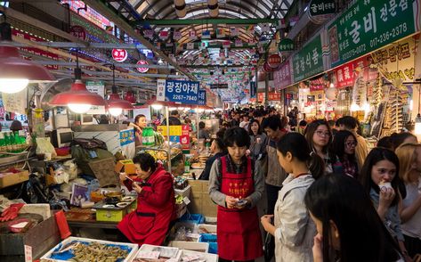 South Korea itinerary 10 days — How to spend 10 days in South Korea perfectly? - Living + Nomads – Travel tips, Guides, News & Information! Food Market Aesthetic, Gwangjang Market, Korean Market, Market Aesthetic, Namsan Tower, South Korean Food, Bukchon Hanok Village, Street Food Market, South Korea Seoul