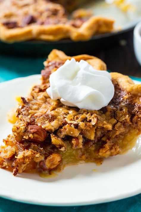 Easy Toffee Nut Pie with almonds and pecans. Nut Pie, Easy Toffee, Bacon Pie, Flaky Pie Crust Recipe, Walnut Pie, Southern Pecan Pie, Frozen Pie Crust, Toffee Nut, Easy Pie Recipes