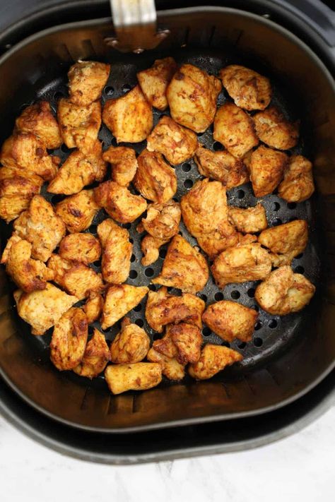 Air Fryer Grilled Chicken Bites, Easy Chicken Breast Recipes Healthy Air Fryer, Diced Chicken In Air Fryer, Chicken Bites In Oven, Grilled Chicken Air Fryer Recipes, Air Fryer Chicken Chunks, Frozen Chicken Air Fryer, Grilled Chicken In Air Fryer, Chicken Bites In Air Fryer