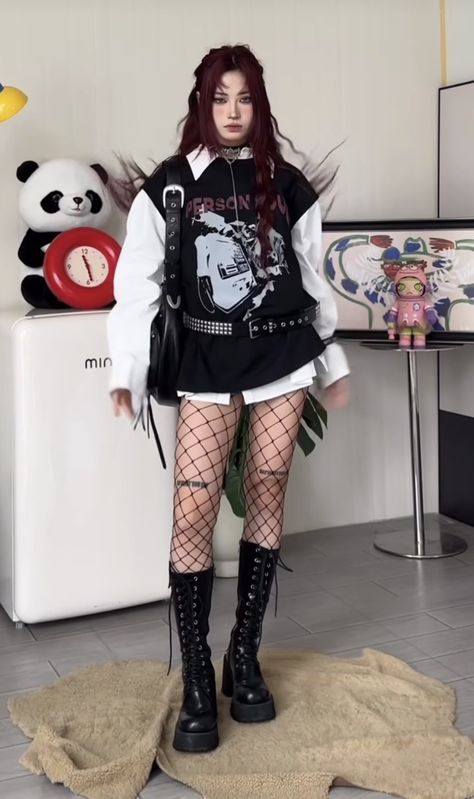 Cute Punk Outfits, Edgy Outfits Grunge, Trip Outfit Summer, Trashy Outfits, Looks Pinterest, Fasion Outfits, Rock Outfits, Punk Outfits, Crop Top Outfits