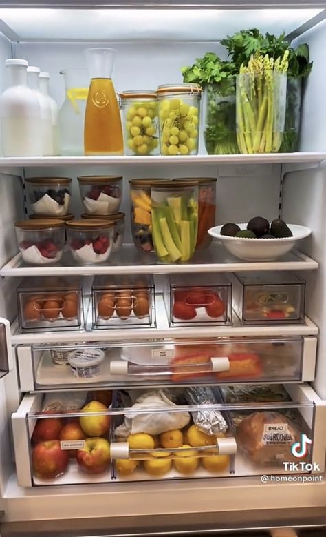 Healthy Kitchen Organization, How To Store Vegetables In Fridge, Healthy Fridge, Healthy Food Motivation, Fridge Organization, Healthy Lifestyle Food, Food Goals, Healthy Snacks Recipes, Pretty Food