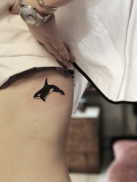 Orca Tattoo Shark Tattoo Ideas, Haida Tattoo, Killer Whale Tattoo, Hai Tattoo, Orca Tattoo, Simple Tattoos For Women, Model Tattoo, Whale Tattoos, Shape Tattoo