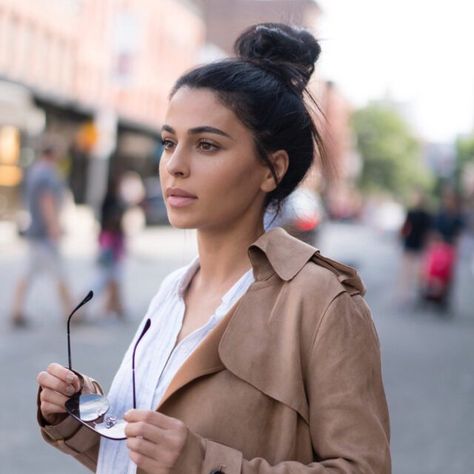 Biography Teni Panosian (born July 16, 1984), also known as Miss Maven, is an elevated American media personality, blogger, YouTuber, beautician,… Read more: Teni Panosian Biography: Husband, Age, Net Worth, House, Makeup, YouTube, Twitter, Skincare, Boyfriend, Height, Wikipedia Teni Panosian, Popular Youtubers, Makeup Youtube, Beauty Youtubers, Thick Eyebrows, Youtube Makeup, Instagram Handle, Down Hairstyles