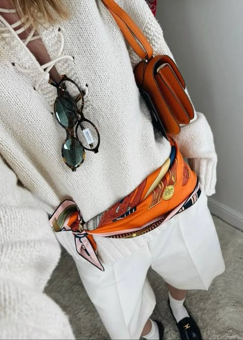 Hermes Scarf Outfit, Moda Grunge, Friday Outfit, City Outfits, Estilo Preppy, Jacket Outfit, Outfit Inspiration Fall, Fashion Images, Fashion Gallery