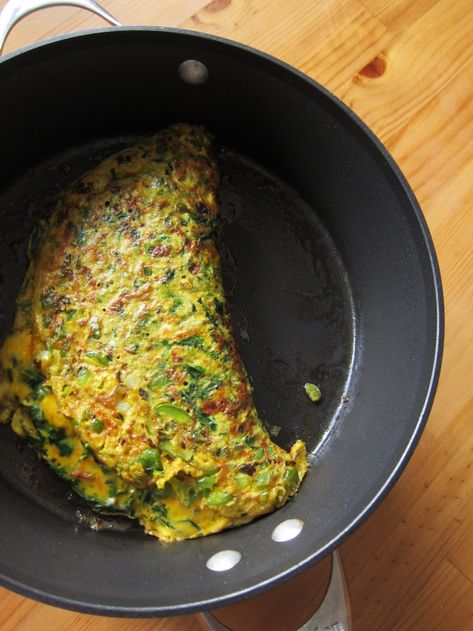 Pesto Omlette, Omlette Healthy Recipes, Pesto Omelette, Recipes Pesto, Omlet Recipes, Pesto Eggs, Spinach Pesto, Scrambled Eggs Recipe, Omelets Recipe