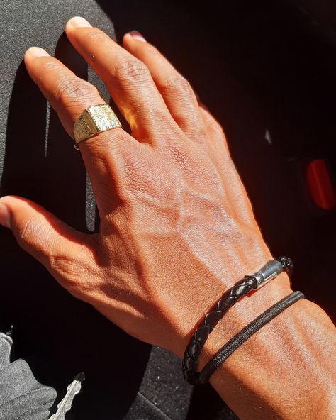 Vein Aesthetic, Arm Veins, Hands With Rings, Veiny Arms, Hand Veins, Hot Hands, Mens Rings Fashion, Bad Boy Aesthetic, Hand Pictures