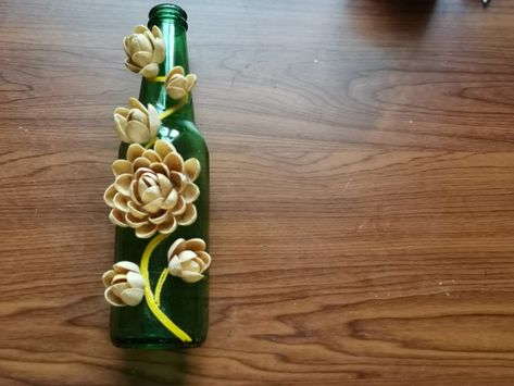 Pista Shell Crafts On Bottles, Pista Shell Bottle Art, Bottle Art With Pista Shell, Simple Bottle Art, Bottle Art Projects, Pista Shell Crafts, Hanging Craft Ideas, Glass Bottle Diy, Bottle Diy