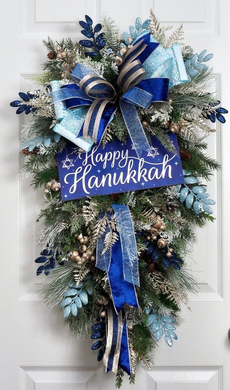 Hannukah Decorations Aesthetic, Hanukkah Decorations Diy, Hannukah Decorations, Hanukkah Lights, Hanukkah Food, Chanukah Decor, Hanukkah Decorations, Christmas Hanukkah, Happy Hanukkah