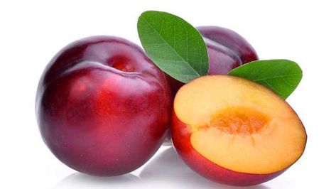 Plums are edible fruits with great nutritional value. China, India, and Serbia are three top producers of plum in the world. Plum Benefits, Keto Friendly Fruit, Fruits Name In English, Prune Fruit, Keto Fruit, Fruit List, Dried Plums, Weight Gain Meals, Plum Fruit