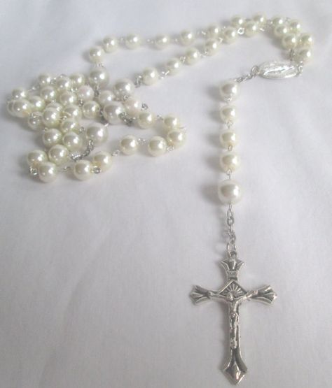 Silver Rosary, Pearl Rosary, Alice In Wonderland Theme, Gothic Dolls, Catholic Jewelry, Dope Jewelry, Rosary Catholic, Jesus Saves, Jewelry Inspo