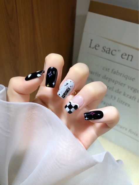 Nail Thang, Hello Nails, Lines On Nails, Kawaii Nails, Nail Art Inspiration, Black Nails, Trendy Nails, Makeup Inspo, Stylish Nails