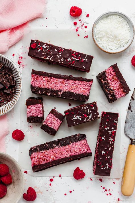 No Bake Fudge, Raspberry Bars, Coconut Slice, Coconut Candy, Raspberry Coconut, Freeze Dried Raspberries, Coconut Bars, Raspberry Recipes, Fudge Brownie