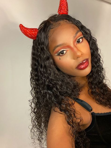 Devil Halloween Makeup, Devil Makeup Halloween, Thema Party, Devil Makeup, Devil Halloween, Angel Devil, Angel And Devil, Halloween Ideas, Halloween Makeup