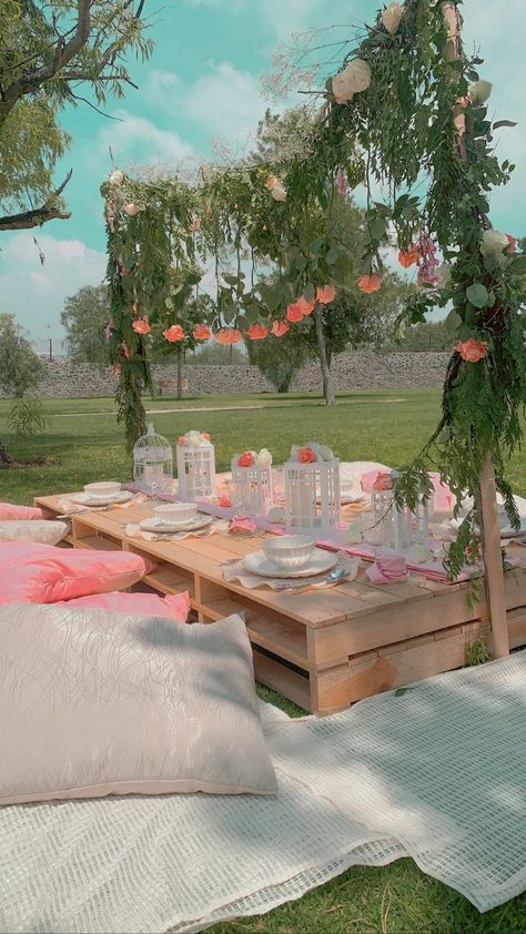 Luxury Picnic, Picnic Date, Table Decorations, Exterior, Furniture, Home Decor, Home Décor, Essen