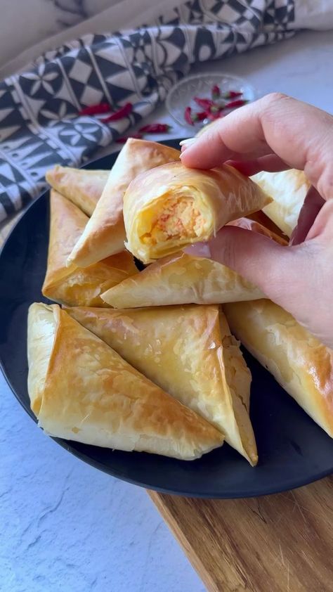 Filo Pastry Recipes, Shortcrust Pastry Recipes, Phyllo Recipes, Greek Dip, Pastry Appetizer, Marble Cake Recipes, Greek Dishes, Delicacy Food, Puff Pastry Recipes