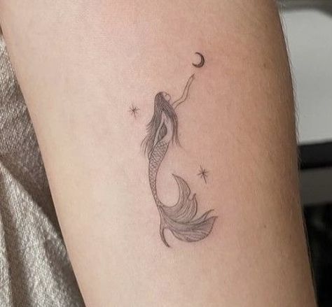 Small Fairy Tattoos, Small Mermaid Tattoo, Siren Tattoo, Mermaid Tattoo Designs, Rose Tattoos For Women, Bull Tattoos, Hip Tattoos Women, Mermaid Tattoo, Cute Small Tattoos