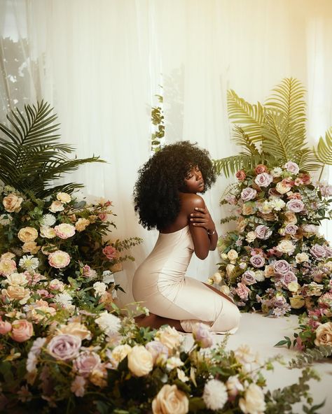 Afro Floral… Model @saiibatu Styling , Set Design and Photography @williamssophia15 Studio @lightstudionyc Camera @canonusa EOS R5 + RF 24-70 #NYCPhotographer #NewYork #nycmodel #nycstudio Floral Photo Shoots, Satin Flowers Diy, Graduation Cap Decoration Diy, Cute Birthday Pictures, 21st Birthday Photoshoot, Beautiful Photoshoot Ideas, Studio Portrait Photography, Flower Photoshoot, Grad Photoshoot