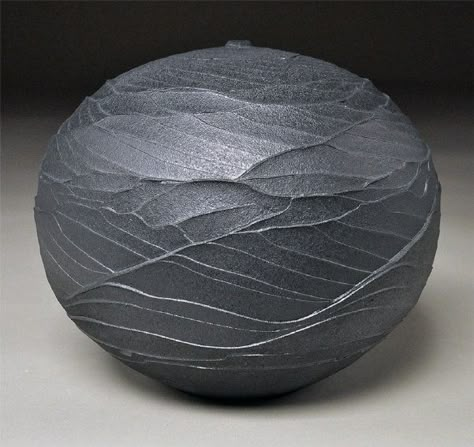 Black Ceramics, Ceramic Vessels, Contemporary Pottery, Artful Home, Ceramics Pottery, Japanese Pottery, Artist Profile, Pottery Designs, Ceramic Vessel