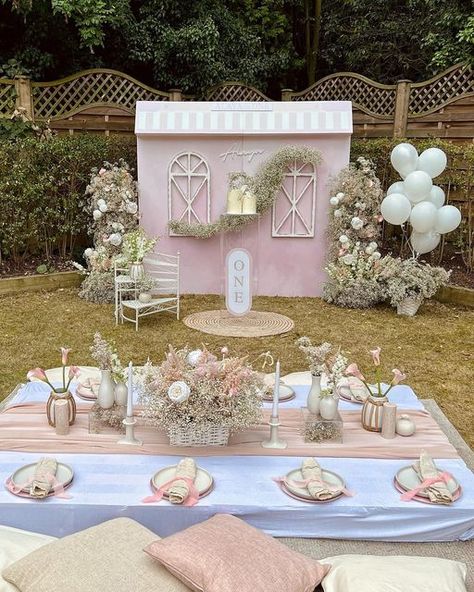 Ornate Moments on Instagram: "The 🌸PRETTIEST🌸 First Birthday setup for Princess Alaya🤍 We wanted a different take on a first birthday and we love this turned out. Don’t you?? 😍 _____________________________ #ornatemoments #firstbirthday #birthdaydecor #eventdecor #decorideas #girlsbirthday #partydecor #bespokedecor #kidsbirthday #eventstylist #bespokeevents #partyideas" First Birthday Table, First Birthday Table Setup, Birthday Setup, Birthday Table, Baby Birthday, Kids Birthday Party, First Birthday, Event Decor, Our Love