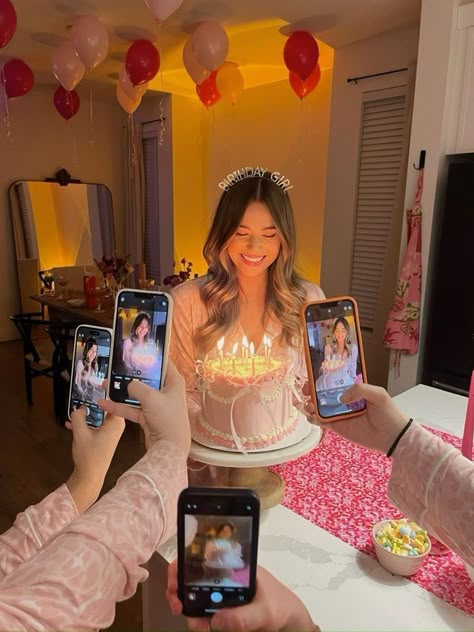 Cute Birthday Celebration Ideas, Pj Party Birthday, Birthday Photo With Friends, Celebrating Birthday With Friends, Back Pictures Aesthetic, Picture Ideas For Birthday, Birthday Photos With Friends, What To Do At A Birthday Party, Birthday Fotos Ideas