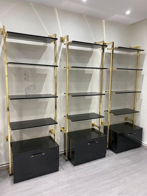 Luxury Boutique Interior, Display Shelf Design, Design Shelves, Shoe Store Design, Store Shelves Design, Shop Shelving, Retail Store Interior Design, Salon Suites Decor, Clothing Store Interior