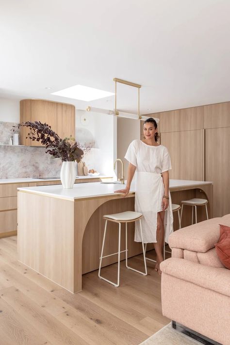 Modern Australian Interiors, Abi Interiors, Coastal Mediterranean Interior Design, Megan Gale, Curved Kitchen, Coastal Kitchen Design, White Oak Kitchen, Mediterranean Interior, Modern Kitchen Interiors