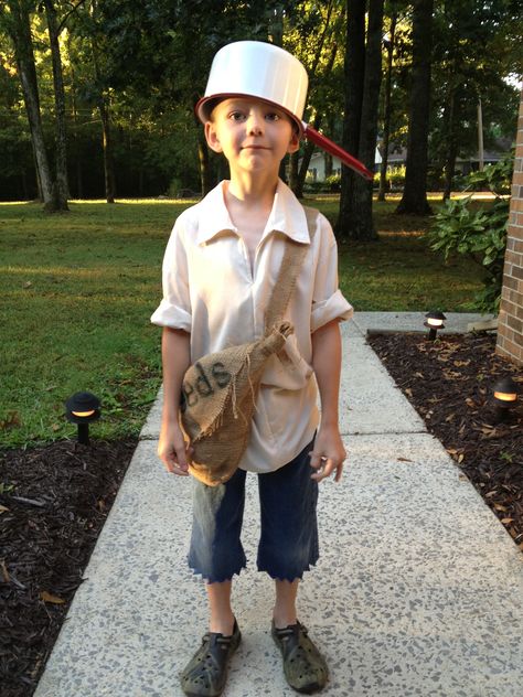 Johnny Appleseed day:) the shirt is one I originally made for a Star Wars… Johnny Appleseed Day Outfit, Johnny Appleseed Costume, Jonny Appleseed, Kindergarten Apples, Nursery Rhyme Costume, Johnny Appleseed Day, Storybook Character Costumes, Egg Costume, Apple Kindergarten