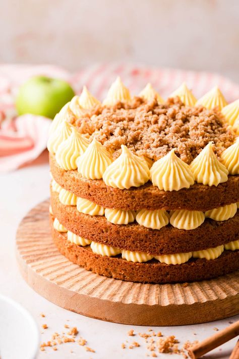 Salted Caramel Apple Crumble Cake, Autumn Cake Ideas Birthday, Apple Birthday Cake, Apple Crumble Cake Recipe, Apple Sponge Cake, Custard Buttercream, Caramel Apple Crumble, Valentine's Day Cakes, Layers Cake