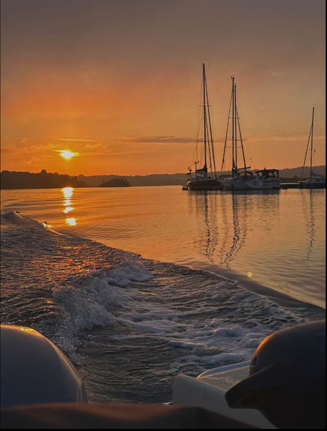 #aesthetic #boat #boatlife #boatlifestyle #summer #sunset #lifestyle Speed Boat Aesthetic, Aesthetic Boat, Boat Aesthetic, Boat Sunset, Speed Boat, Aesthetic Sunset, Summer Sunset, Speed Boats, Summer Vibes