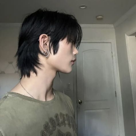 Wolf Cut Layers, Asian Hair Inspo, Fashion In Japan, Hairstyles Boys, Boys Hairstyles, Cut Layers, Asian Haircut, Hair Inspiration Long, Genderless Fashion