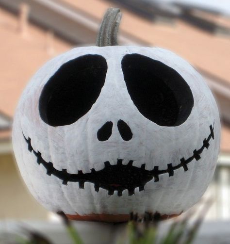 Nightmare Before Christmas Jack Skellington Pumpkin...these are the BEST Carved & Decorated Pumpkin Ideas for Halloween! Jack Skellington Pumpkin, Christmas Pumpkins, No Carve Pumpkin Decorating, Halloween Decor Diy, Scary Stuff, Halloween Pumpkins Painted, Diy Halloween Decor, Halloween Centerpiece, Creative Pumpkins