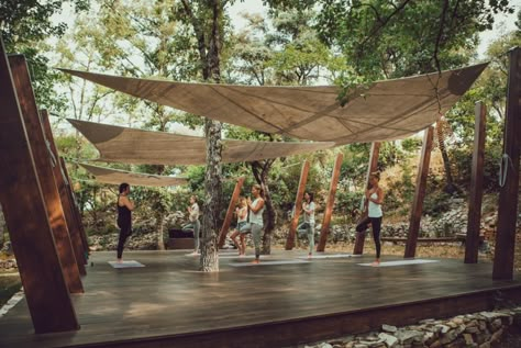 Outdoor Yoga Space, Yoga Platform, Yoga Garden, Yoga Place, Outdoor Meditation, Yoga Shala, Yoga Outdoor, Yoga Studio Design, Yoga Space