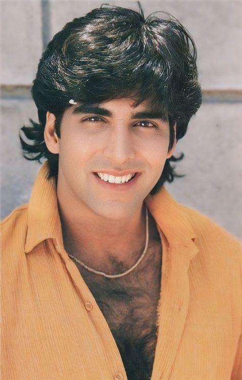 Akshay Kumar #bolywoodactor #handsome #90s #movie 90s Akshay Kumar, Akshay Kumar Old Pics, Akshay Kumar 90s, 90s Bollywood Actors, Akshay Kumar Style, Best Bollywood Movies, 1000 Faces, Short Guys, Bollywood Makeup