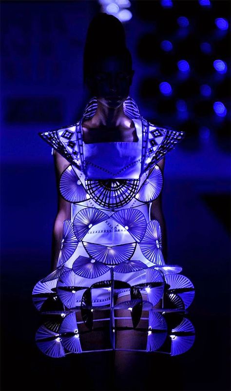 Pankaj And Nidhi, Smart Textiles, E Textiles, Dark Dress, Modern Textiles, Led Fashion, 3d Fashion, Technology Fashion, Glow Party