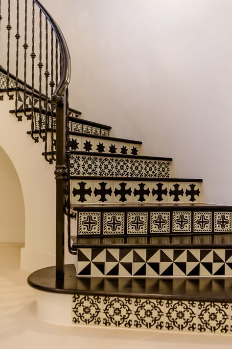 Contemporary Spanish Interiors, Stairs Tiles Design, Spanish Home, Spanish Home Decor, Contemporary Staircase, House Interior Design Styles, Tile Stairs, Stairway Design, Spanish Style Home