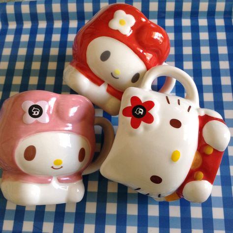 Cute Furniture, Sculpture Art Clay, Advanced Ceramics, Pretty Mugs, Ceramics Pottery Art, Cute Clay, Hello Kitty Items, Clay Art Projects, Ceramics Ideas Pottery