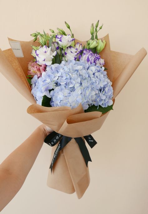 Blue hydrangea bouquet for the best girlfriend ever Black Flowers Bouquet, Bouquet For Girlfriend, Flower Bouquet Ideas, Yellow Flowers Bouquet, Flowers For Girlfriend, Blue Hydrangea Bouquet, Purple Flower Bouquet, Ideas For Girlfriend, Blue Flowers Bouquet