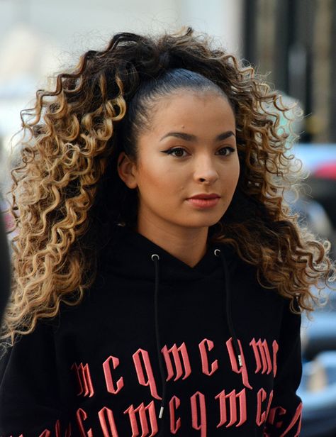 Ella Eyre's Hairstyles & Hair Colors | Steal Her Style Hombre Hair, Ella Eyre, Big Natural Hair, Dyed Curly Hair, Layered Curly Hair, Steal Her Style, Beautiful Curly Hair, Great Hairstyles, Natural Hair Inspiration