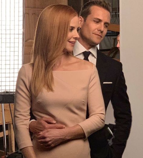 #suits #darvey #photography Suits Harvey And Donna, Donna Harvey, Specter Suits, Suits Tv Series, Donna Paulsen, Suits Harvey, Sarah Rafferty, Suits Show, Suits Tv