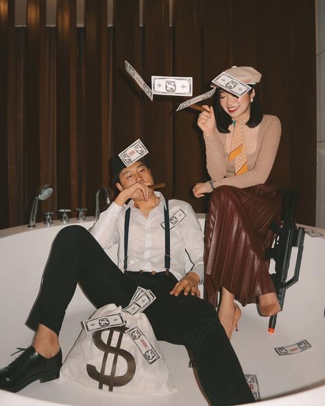 Mobster Couple Costume, Bonnie And Clyde Couples Costumes, Mafia Couple Costume, Heist Photoshoot, Bonnie And Clyde Photoshoot, Bonnie And Clyde Wedding, Bonnie Parker Costume, Bonny And Clide, Married Photoshoot