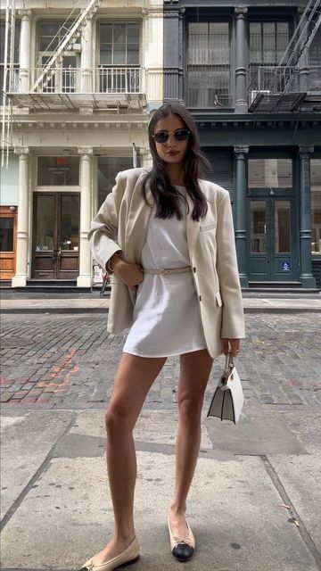 Kelsey Merritt on Instagram: "and just like that… back in nyc ❤️ blazer @aninebingofficial dress @reformation bag @fendi belt @hermes shoes @chanelofficial sunglasses @vogueeyewear" Reformation Bag, Hermes Belt Outfit, Hermes Kelly Belt, Belt Outfit, Kelsey Merritt, Hermes Belt, Tennis Match, Hermes Shoes, Famous Models