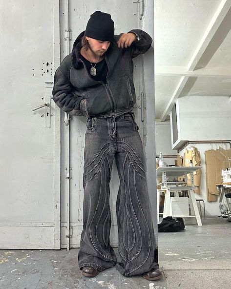 Dark Wash Recycled Denim Jeans For Streetwear, Dark Wash Punk Jeans For Streetwear, Black Denim Techwear Jeans, Dark Wash Rigid Denim Pants For Streetwear, Streetwear Pre-washed Denim Jeans, Recycled Outfits, Fashion Courses, Techwear Fashion, Streetwear Inspo