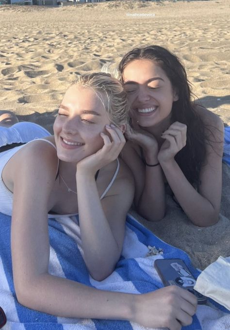 Avery Ovard, Avrey Ovard, Summer Beach House, Bff Poses, Best Friends Aesthetic, Mexican Girl, Brunette To Blonde, Gal Pal, Iconic Photos