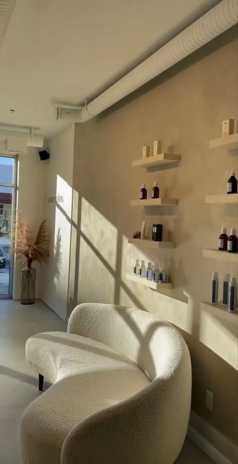 Retail Corner Display, Home Salon Aesthetic, Waiting Area Beauty Salon, Luxury Salon Aesthetic, Spa Dressing Room, Beach Salon Decor, Beige Salon Aesthetic, Estitician Office Aesthetic, Modern Organic Salon