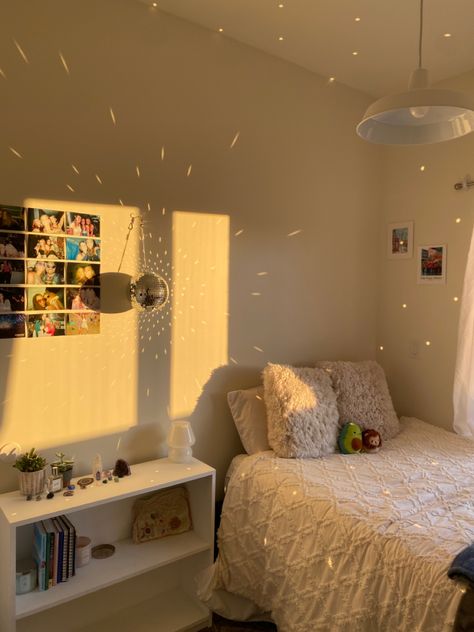 Disco Ball Above Bed, Sunset Light Bedroom Aesthetic, White Golden Bedroom, Party Bedroom Aesthetic, Cozy Bedroom Aesthetic Night Lights, Mirror Ball In Bedroom, Sunshine Bedroom Aesthetic, Sunlamp Aesthetic Room, Squishmallows On Bed Aesthetic