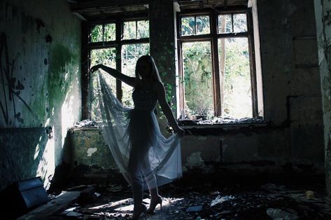 Survival Photography, Old House Photoshoot, Abandoned Places Photoshoot, Abandoned House Photoshoot, Abandoned Building Photoshoot, Abandoned Warehouse Photoshoot, Abandoned Fashion Photography, Abandoned Portrait Photography, Abandoned Places Photoshoot Model