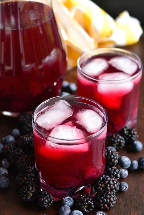 Blueberry Blackberry Iced Green Tea - Will Cook For Smiles Iced Green Tea Drinks, Green Tea Refresher, Blackberry Iced Tea, Blueberry Sangria, Berry Delight, Blackberry Tea, Tea Soda, Blackberry Syrup, Tea Drink Recipes