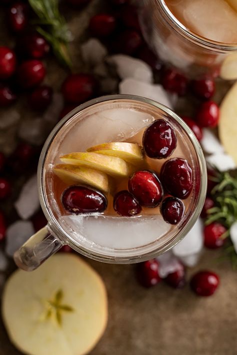 Apple Cider Ginger Beer, Cranberry Moscow Mule Recipe, Recipes Using Pumpkin, Halloween Punch For Kids, Cranberry Moscow Mule, Coffee Detox, Easy Drinks To Make, Cider Sangria, Apple Cider Sangria