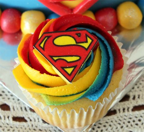 Superman Cup Cake